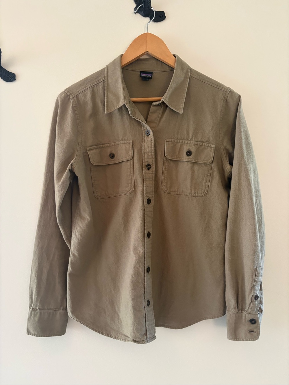 Patagonia Women’s Organic Cotton Olive Drab Green/Taupe Button-Up Shirt
